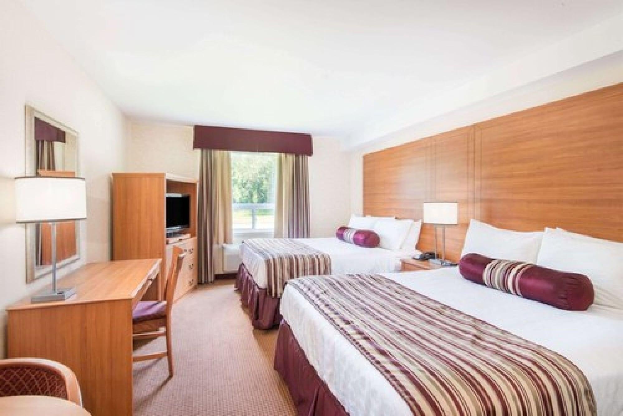 Super 8 By Wyndham Cornwall On Exterior foto
